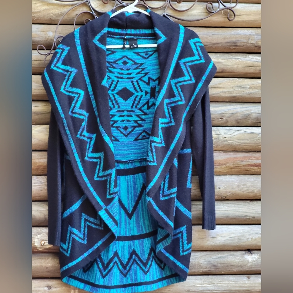 🩷2 for $30. Beautiful aztec cardigan